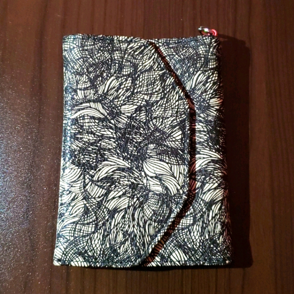 Cute wristlet - Like new!